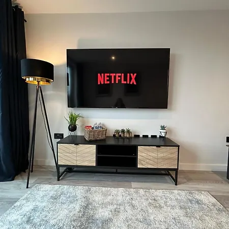2 Bed 2 Bath In Digbeth Apartment