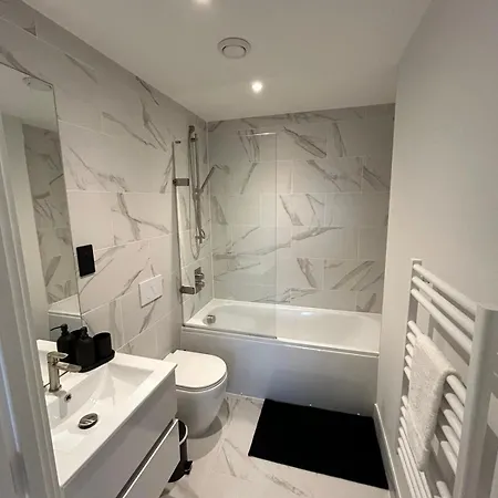2 Bed 2 Bath In Digbeth Apartment Birmingham