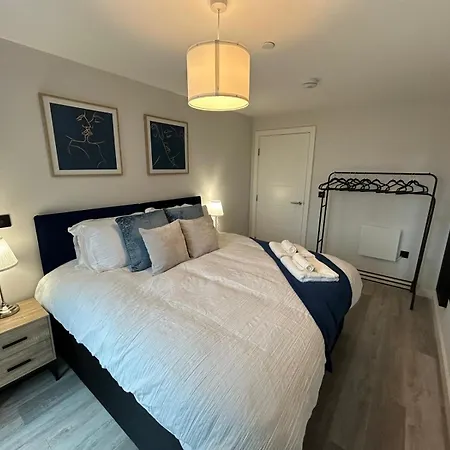 2 Bed 2 Bath In Digbeth * Birmingham