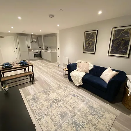 Apartment 2 Bed 2 Bath In Digbeth *